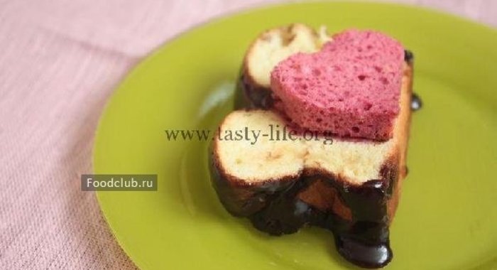 Бисквитный кекс с сердечком внутри