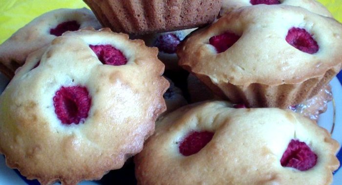 Кексы с малиной