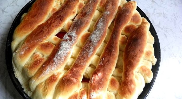 Дрожжевой пирог с персиками