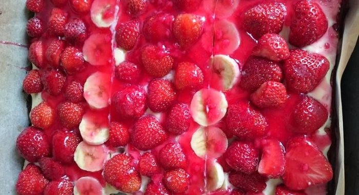 Клубнично-банановый пирог