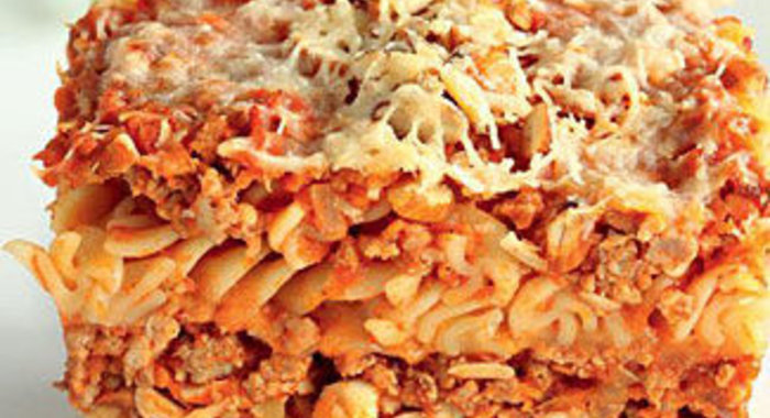 Макаронная запеканка со свининой и миндалем