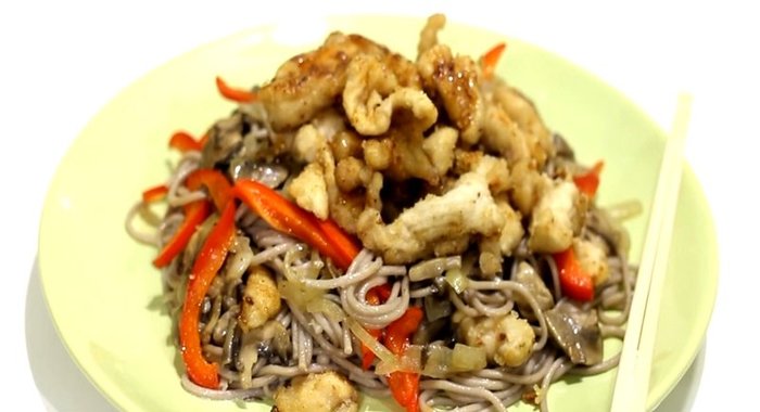 Гречневая лапша с курицей терияки
