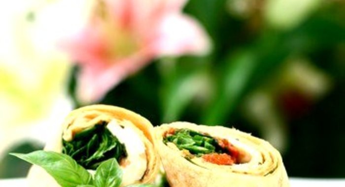 Рулет из лаваша с рыбой и сыром