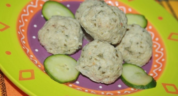 Паровые котлетки из курицы с луком и яблоком