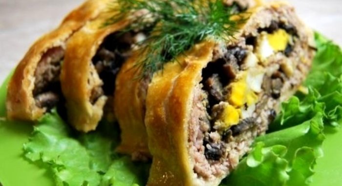 Мясной рулет в тесте