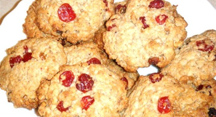Овсяное печенье с клюквой и грецкими орехами