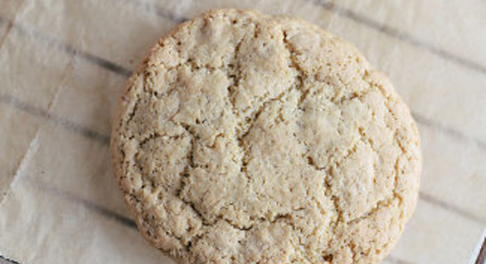 Печенье из цельнозерновой муки с чипсами из арахисового масла