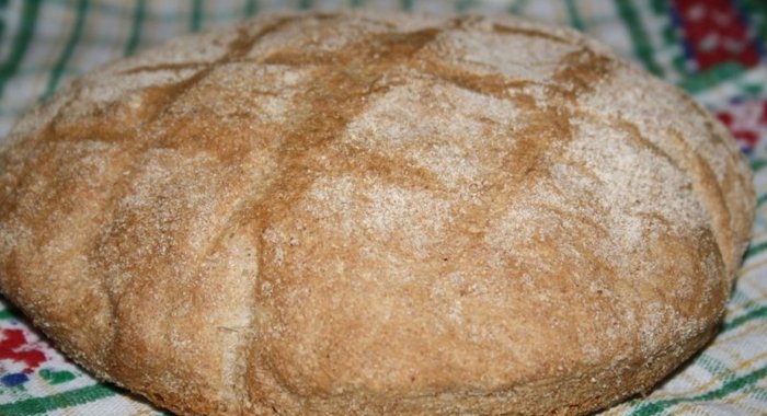 Простой домашний хлеб с цельнозерновой мукой