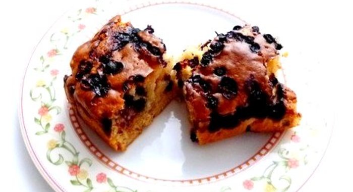 Кекс с белым шоколадом и черникой