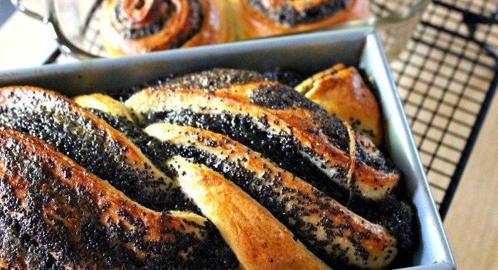 Рулет с маком из дрожжевого теста