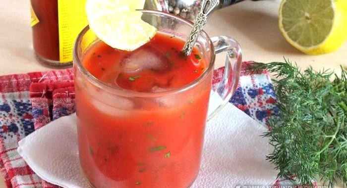 Освежающий томатный коктейль с петрушкой