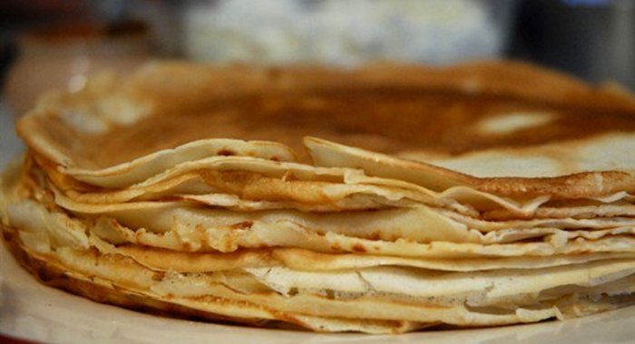 Тонкие блины на сливочном масле