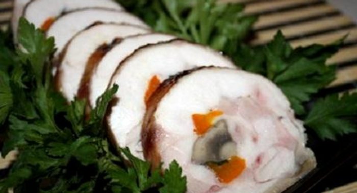 Куриный рулет с грибами и перцем
