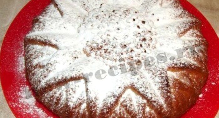 Банановый пирог с сахарной пудрой