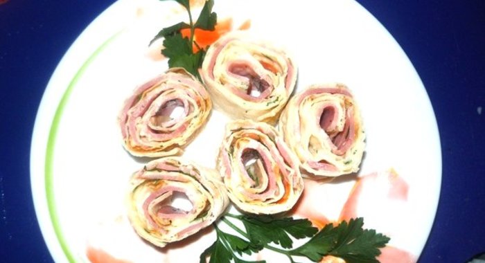 Рулет из лаваша с ветчиной