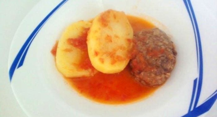 Котлеты с картошкой в томатном соусе