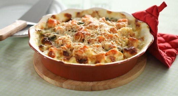 Запеканка из семги, цветной капусты и брокколи