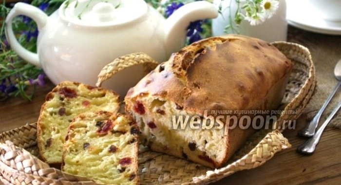 Кекс на кефире с изюмом и сушёной вишней