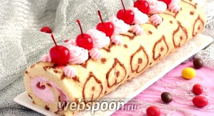 Узорный рулет с ягодным кремом