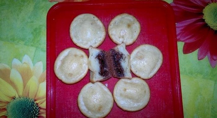 Двухцветные кексы с шоколадной начинкой