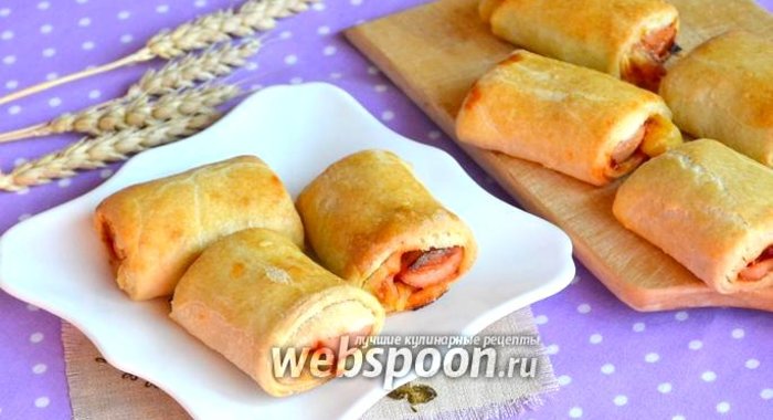 Рулеты с сосисками и сыром