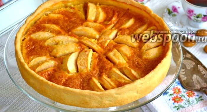 Яблочный пирог с карамельным кремом