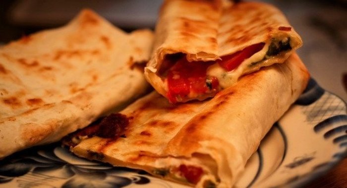 Лаваш с сулугуни и кинзой