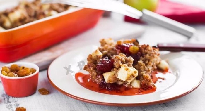 Постная гречневая запеканка с яблоками и изюмом