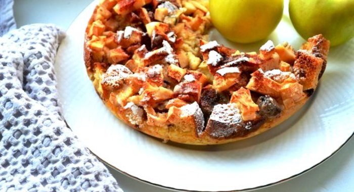 Хлебный пудинг из фруктов и черствого хлеба