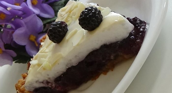 Ежевичный пирог с меренгой