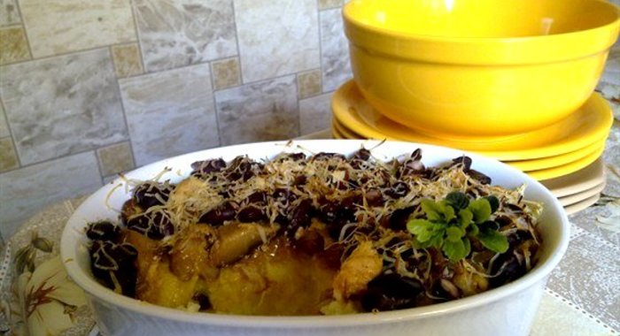 Запеканка из картофеля с курицей и фасолью