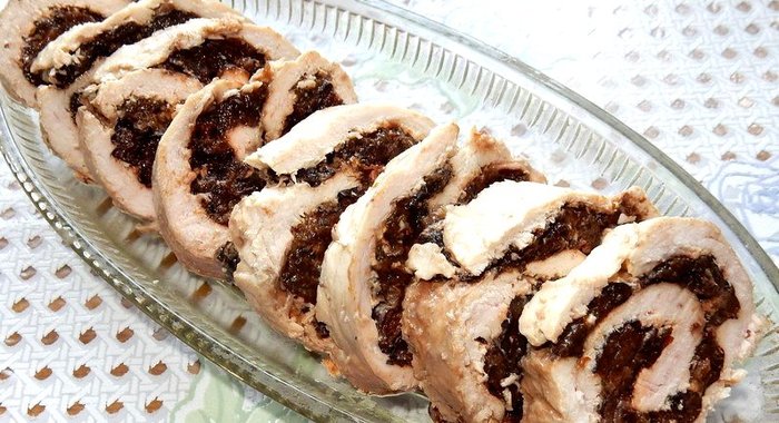 Куриный рулет с черносливом