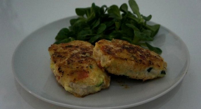 Нежные котлеты с овощами и сыром