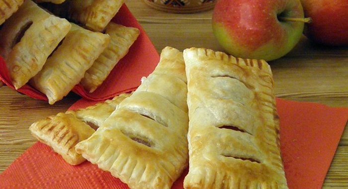 Слойки из слоеного бездрожжевого теста