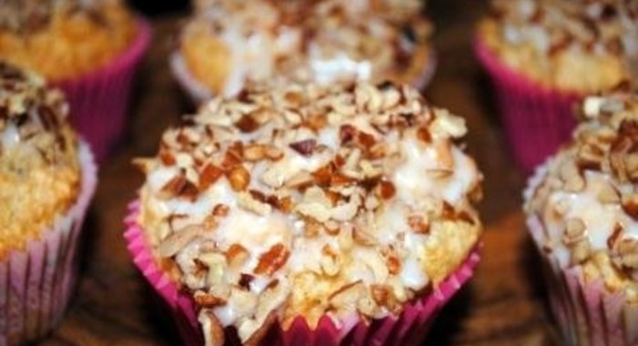 Банановые маффины с орехами