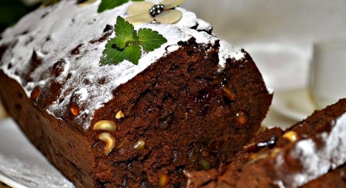 Шоколадный кекс с изюмом