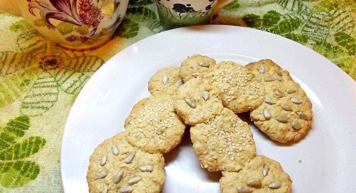 Печенье с овсяными хлопьями и кунжутом
