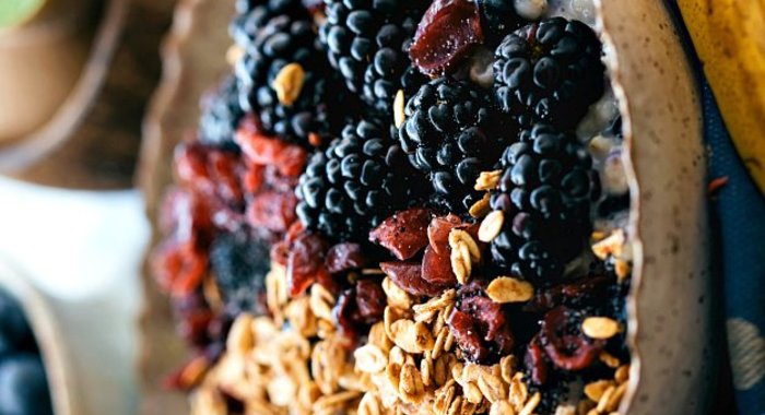 Овсянка с кокосовым молоком и ягодами