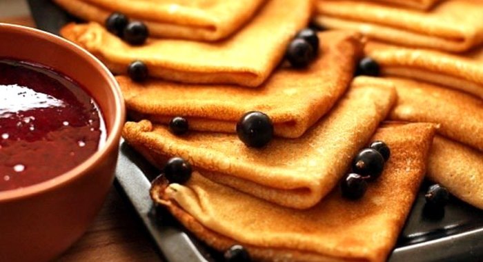 Тонкие блины на кефире с кипятком