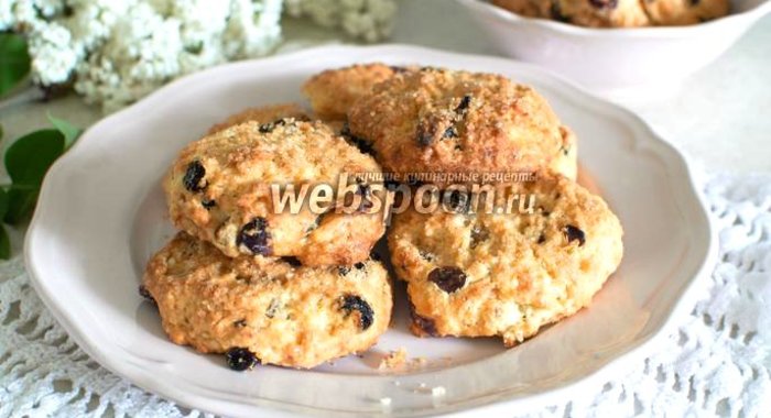 Печенье с клюквой, изюмом и вишней