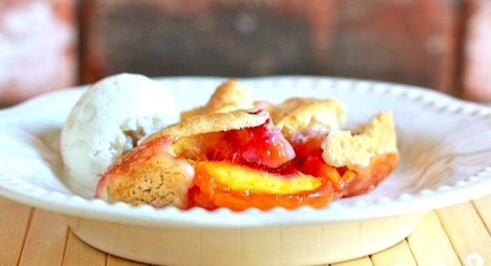 Персиковый коблер с ванилью