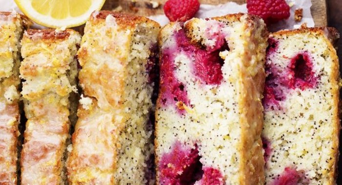 Лимонный кекс с малиной и маком