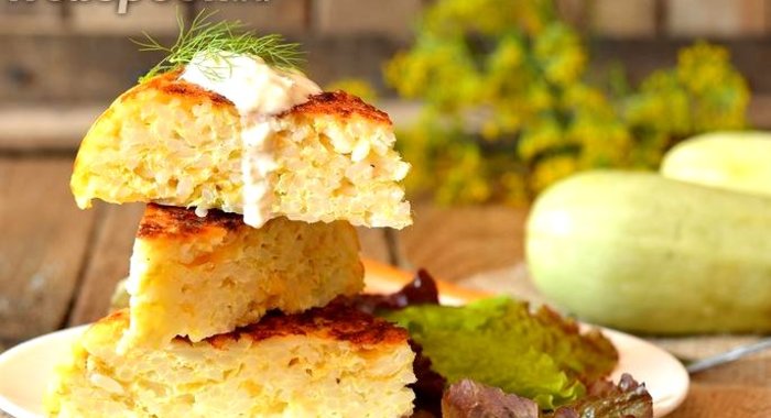 Запеканка из риса и кабачков в мультиварке