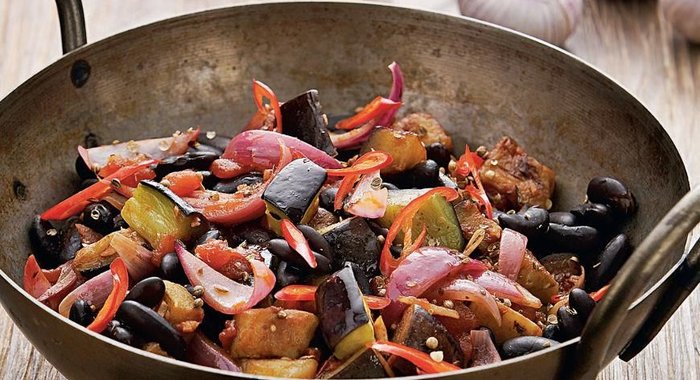 Шоколадное чили из черной фасоли и баклажан