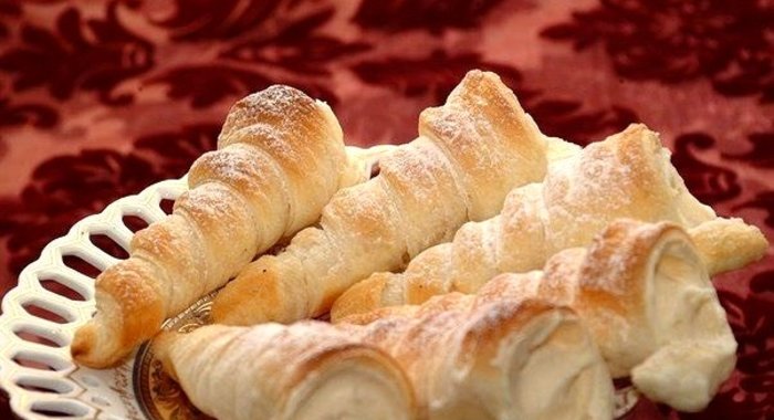 Трубочки из слоеного теста