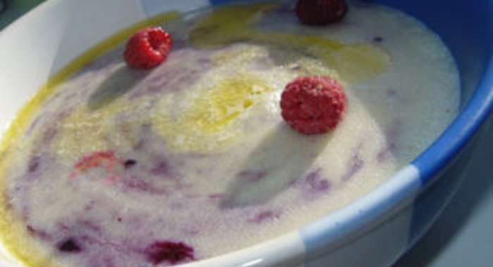 Манная каша с черникой