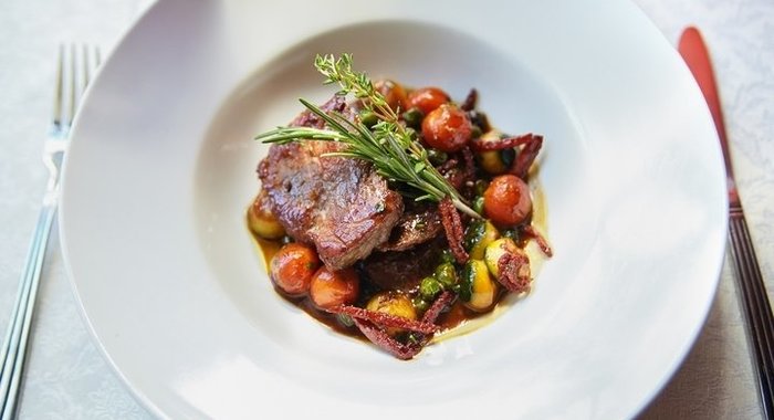 Рулет с мармеладом и миндалем