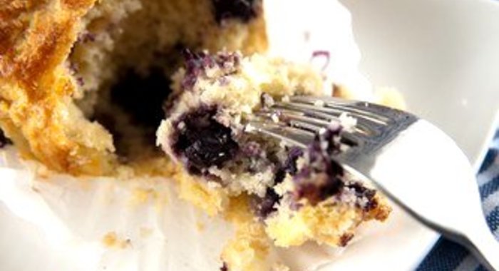 Кукурузные маффины с черникой