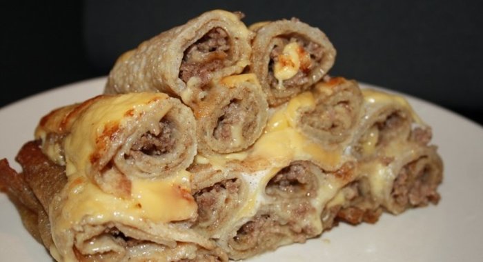 Блины с мясом и сыром