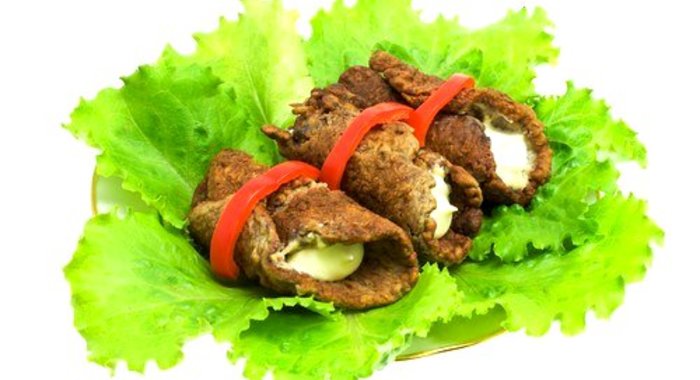 Рулетики из говядины с мягким сыром и сладким перцем